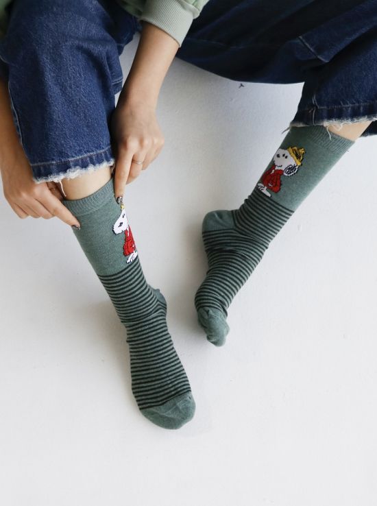 جوراب زنانه چتیک مدل اسنوپی و کاپشن قرمز | هیبا