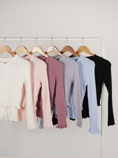 تاپ و ژاکت تیارام